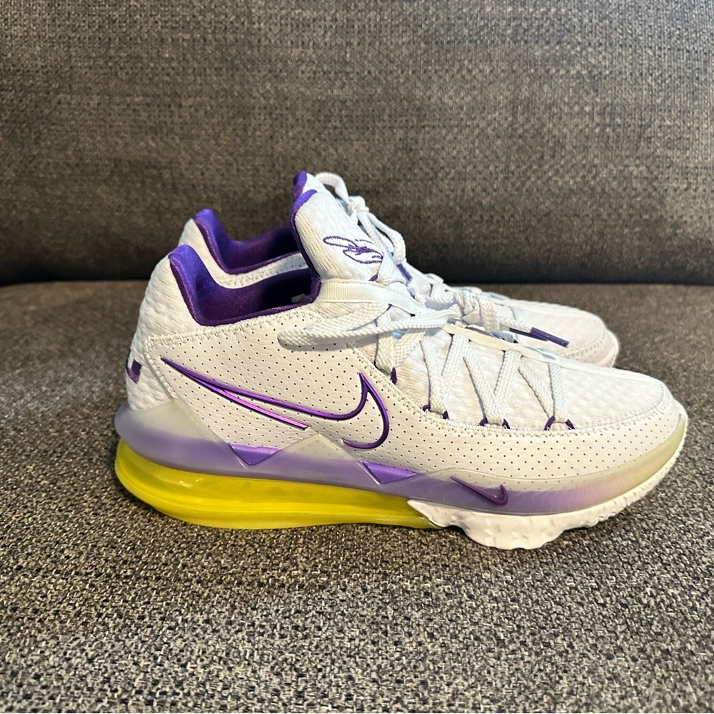 LeBron 17 Low Lakers